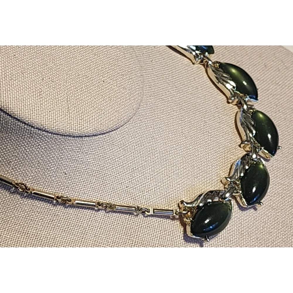 Vintage Silver Tone Green Thermoset Marquise Leaf Choker Necklace 14 Inch